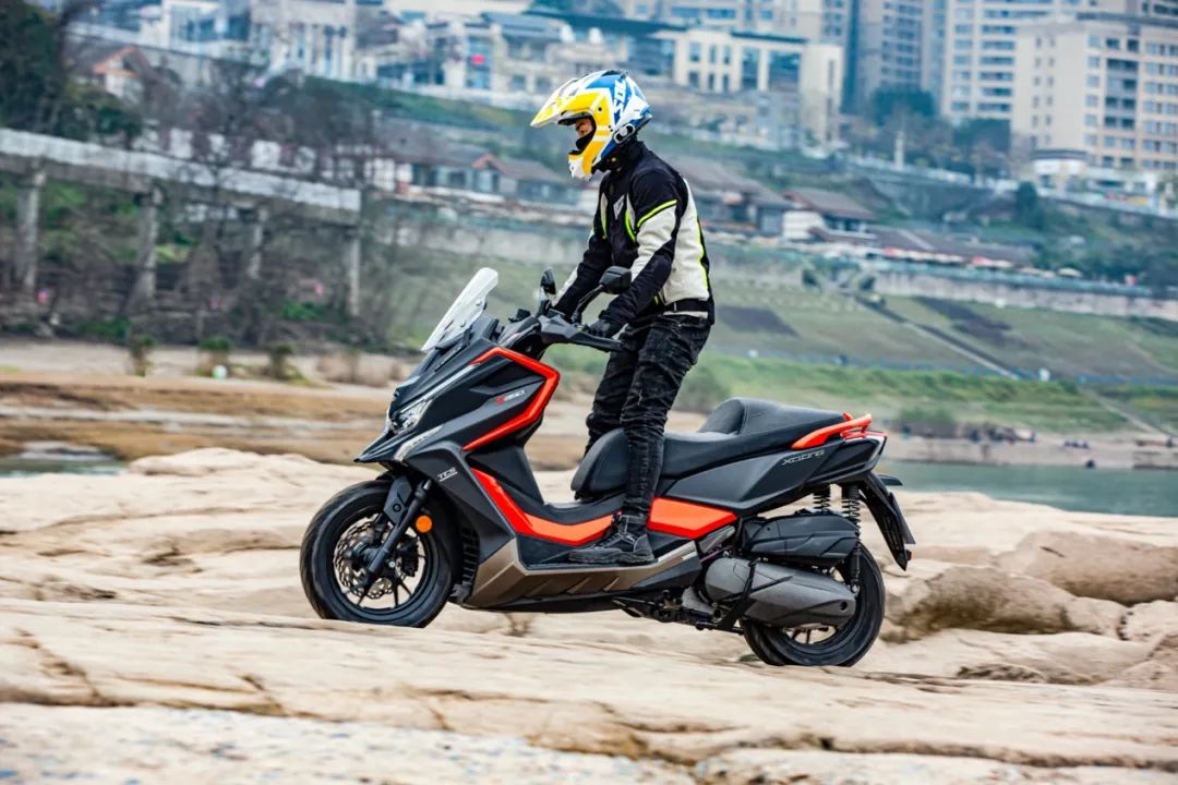 Xe phân khối lớn