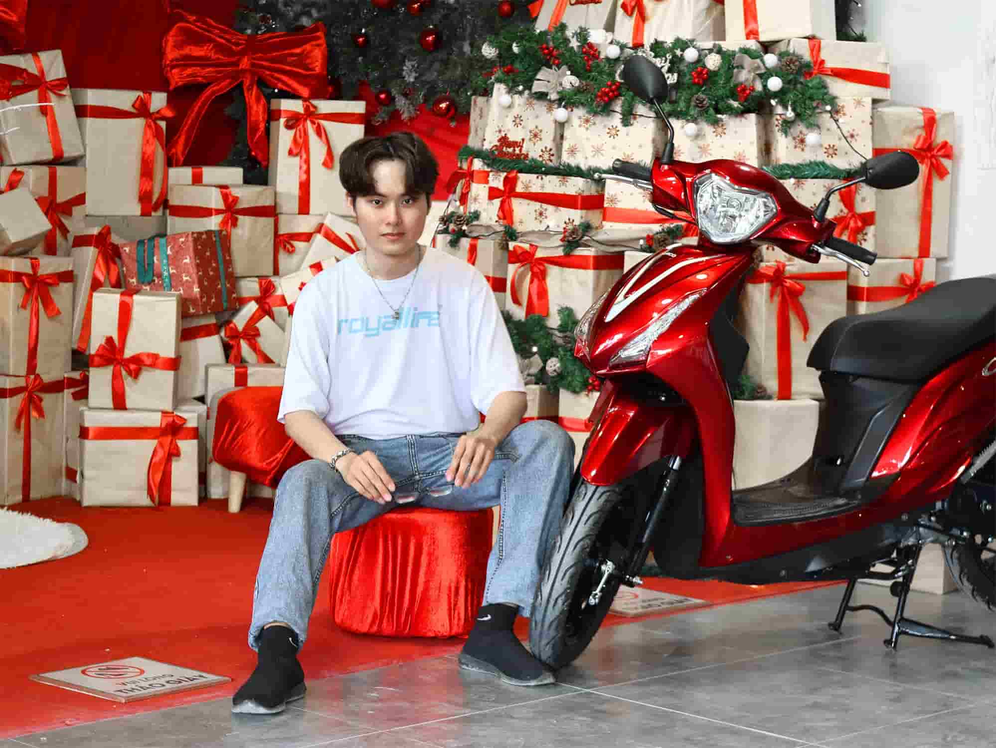 Hermosa 50cc mà đỏ và học sinh nam