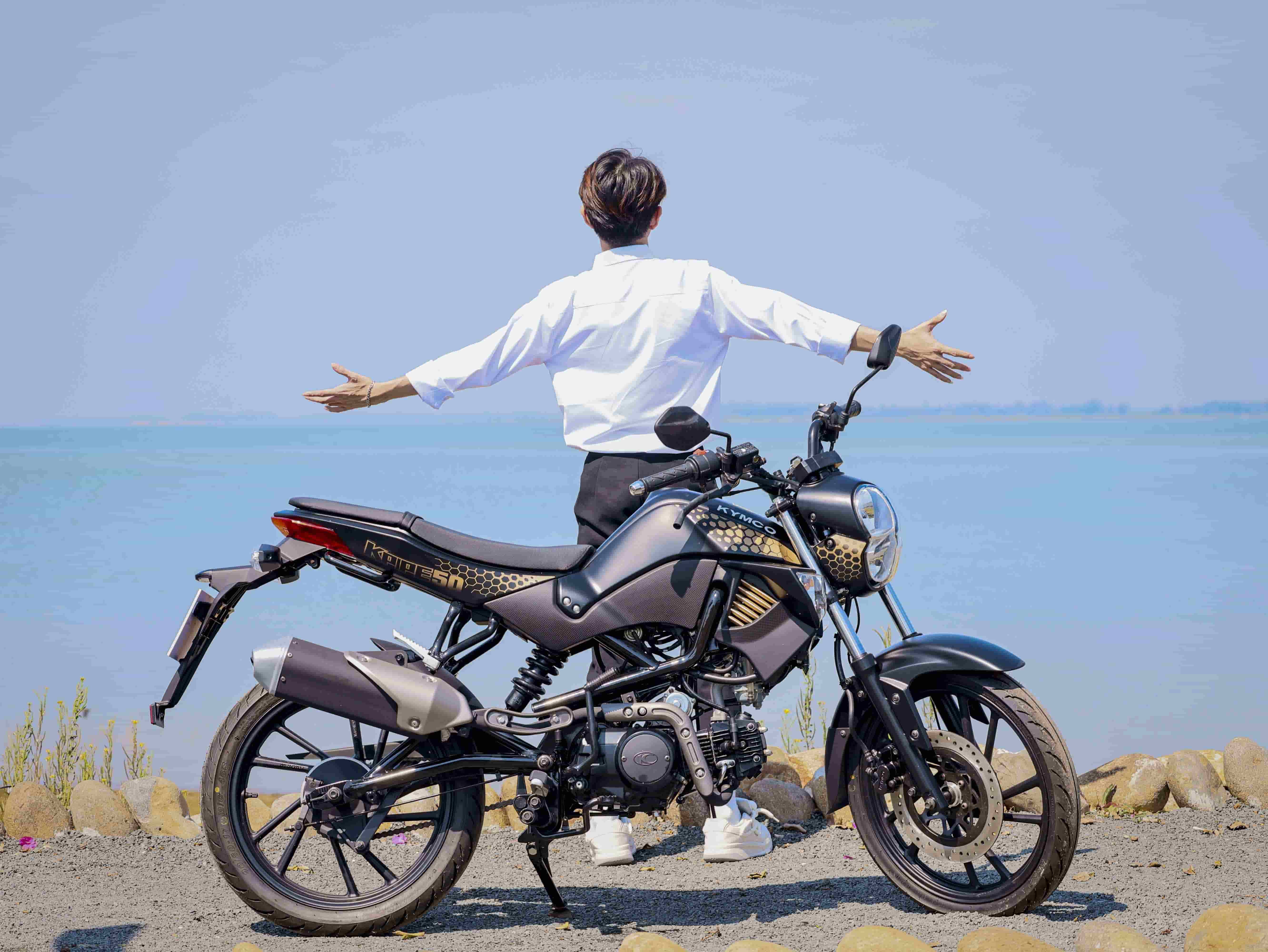 K Pipe 50cc và học sinh nam