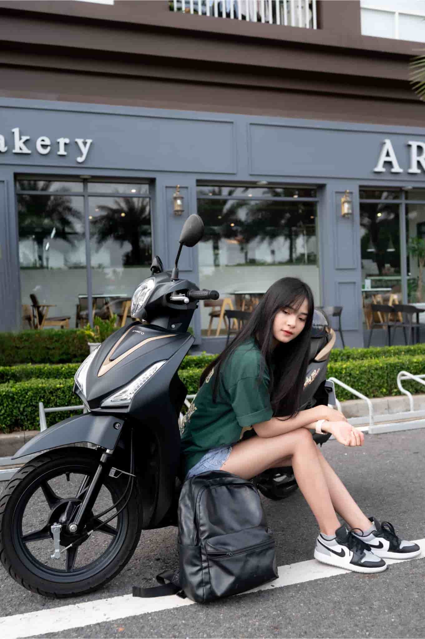 Candy Hermosa 50cc màu đen vàng sang trọng