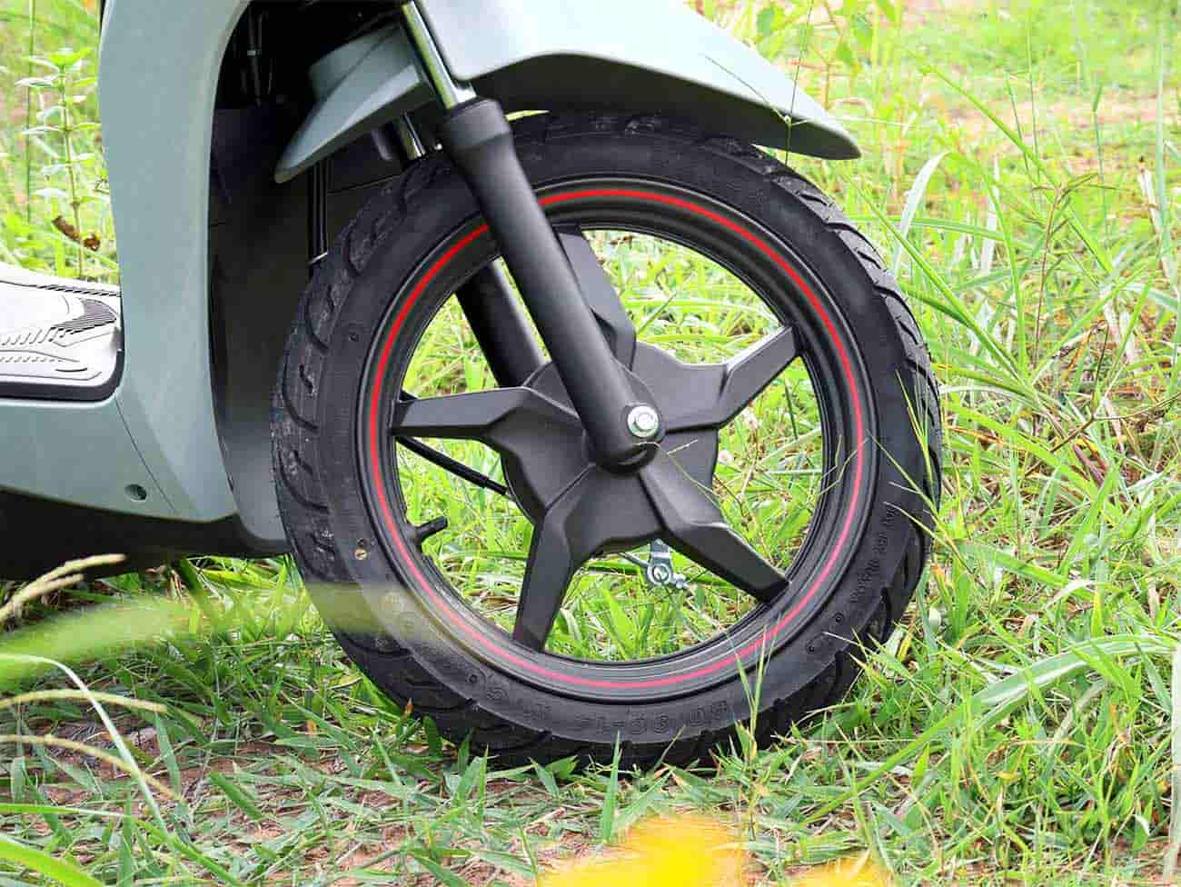 Bánh trước chắc chắn, đẹp tinh tế hơn