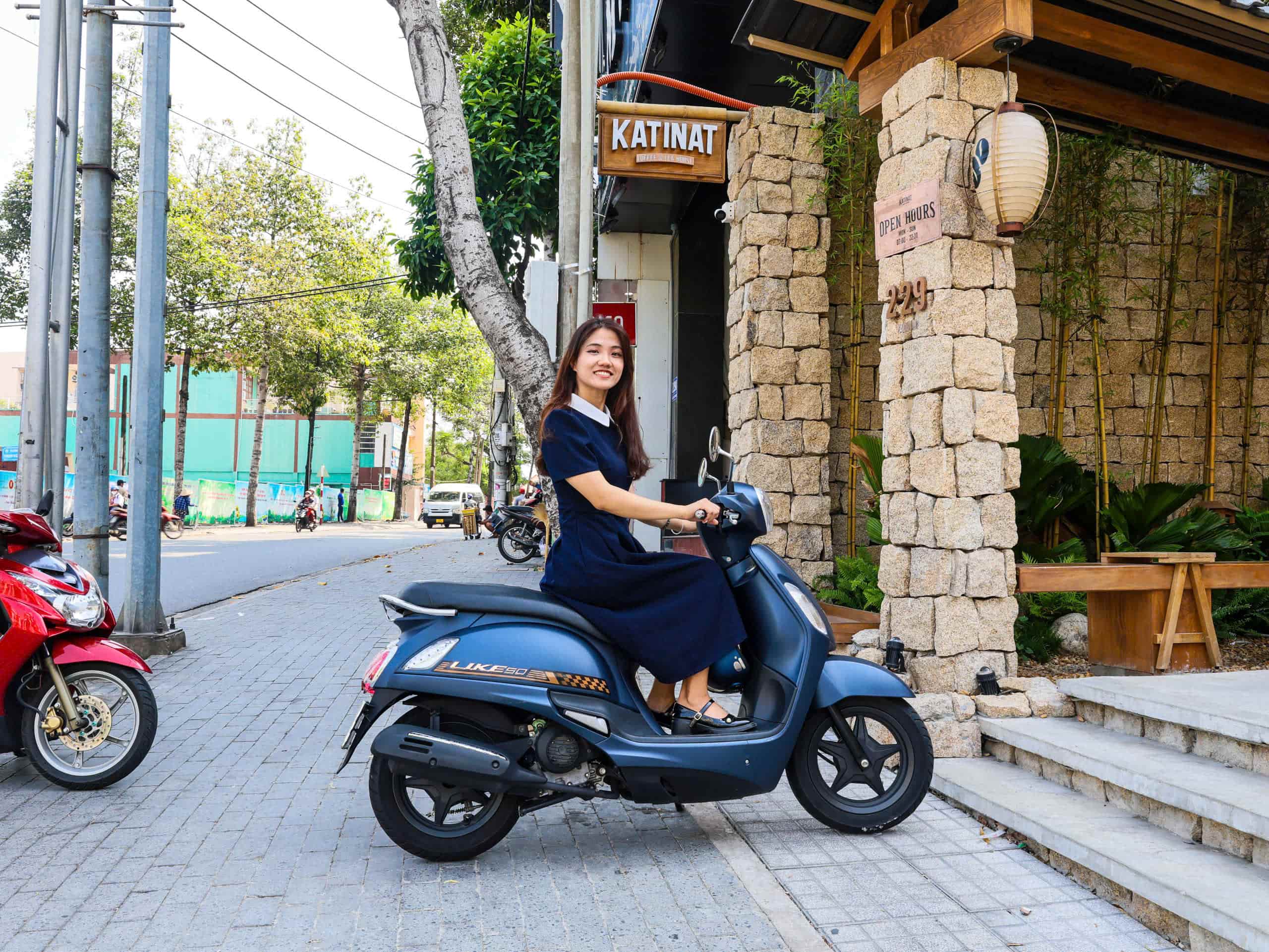 Xe máy tay ga Like 50cc dành cho học sinh check in quán cafe Katinat tại Thủ Dầu Một, Bình Dương