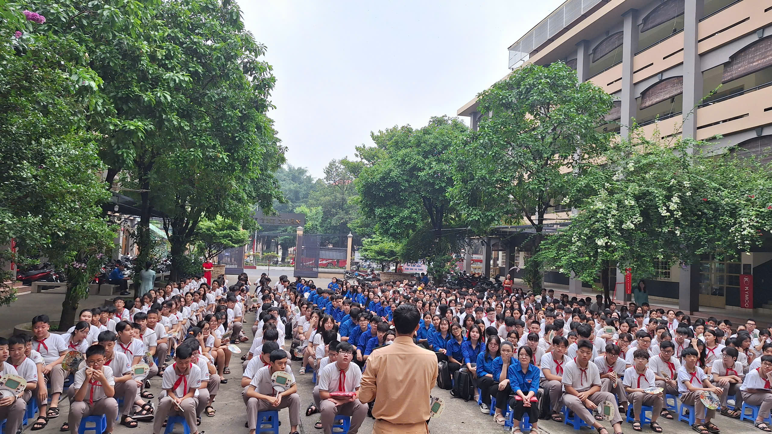 Công an giao thông tư vấn về an toàn giao thông tại trường PTTH Bùi Thị Xuân - ĐỒng Nai