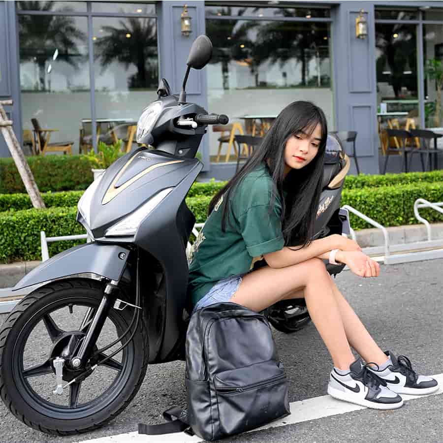 Xe máy 50cc và hoc sinh nữ